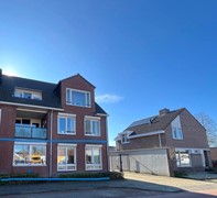 voorzijde met streep.jpg